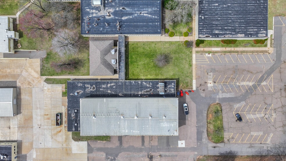 More Photos Of 301 W Military Rd, Rothschild Warehouse For Lease