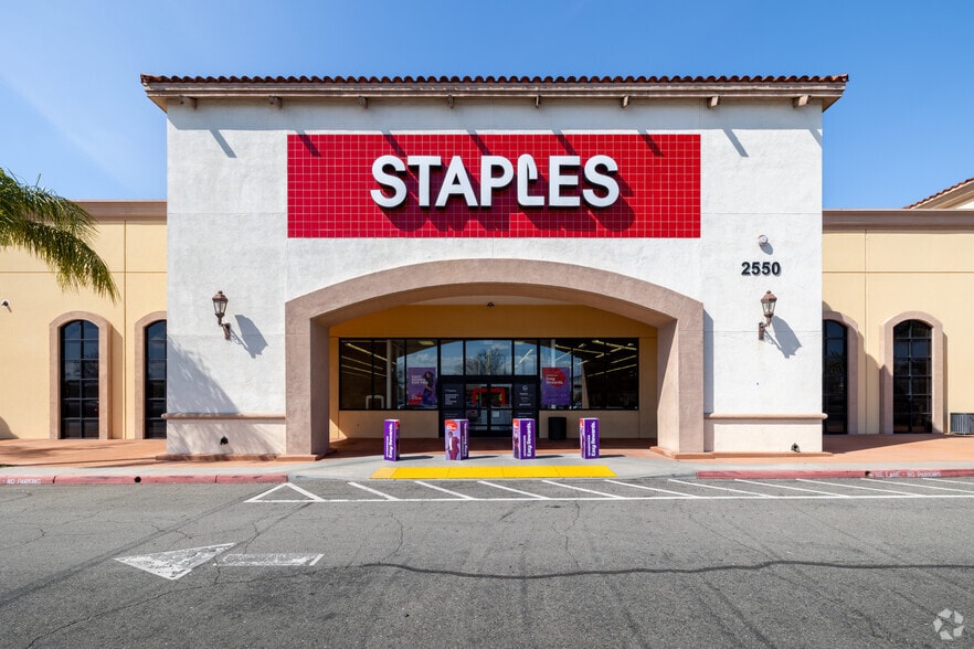 More Photos Of Hwy 60 @ I-215, Riverside Unknown For Lease