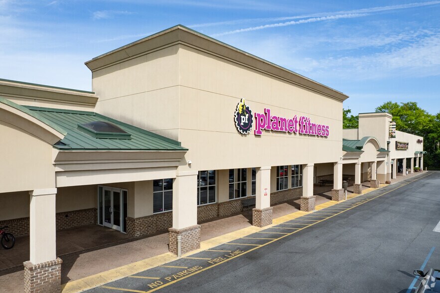 Primary Photo Of 2100 E Victory Dr, Savannah Unknown For Lease