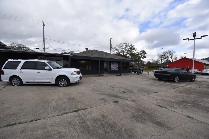 More Photos Of 915 Spencer Hwy, South Houston Auto Dealership For Lease