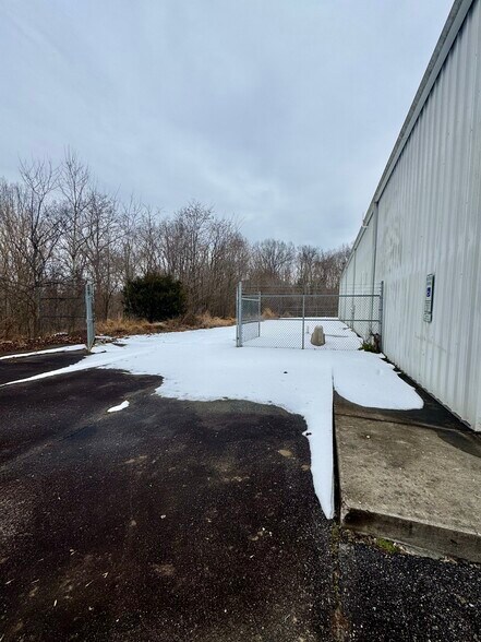More Photos Of 3123 Cedar Park, Greensboro Warehouse For Lease