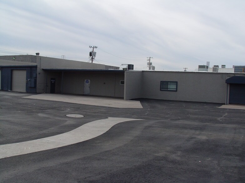 More Photos Of 3255 E Washington St, Phoenix Manufacturing For Lease