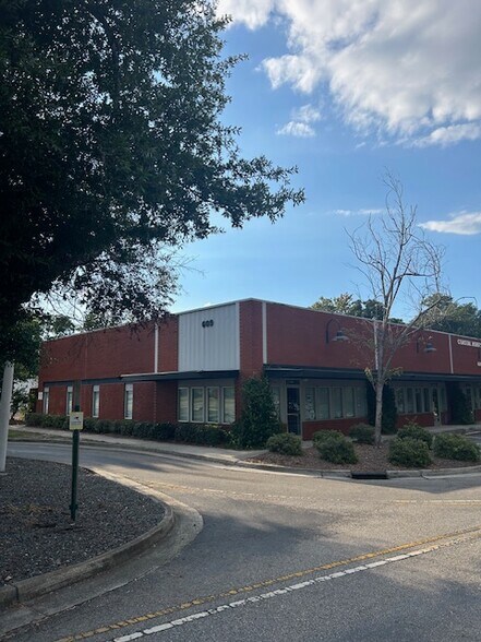 More Photos Of 609 Shipyard Blvd, Wilmington Office For Sale