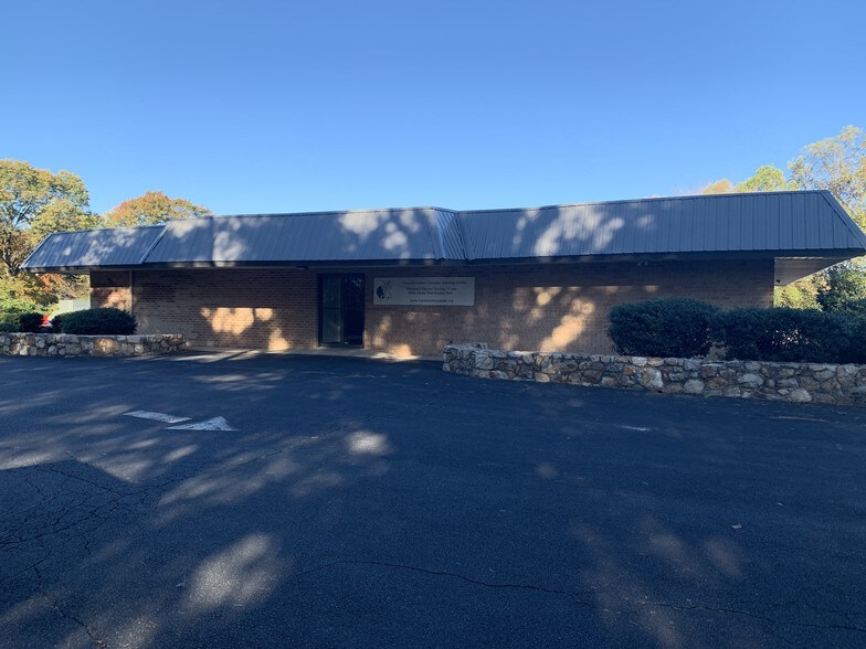 More Photos Of 201 Possum Park Rd, Newark Medical For Lease