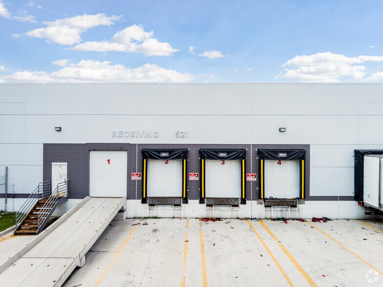 More Photos Of 521 McCormick Dr, Glen Burnie Warehouse For Lease
