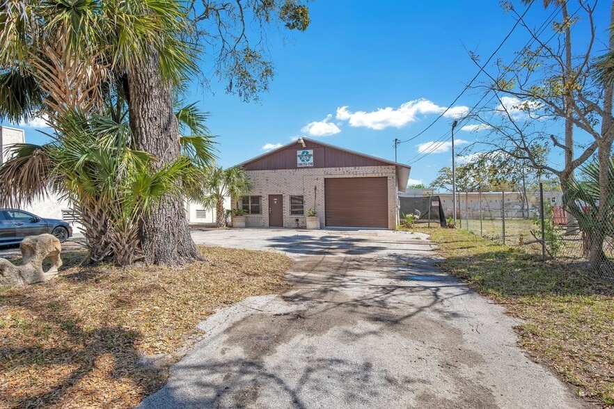 More Photos Of 327 Marion St, Daytona Beach Warehouse For Sale