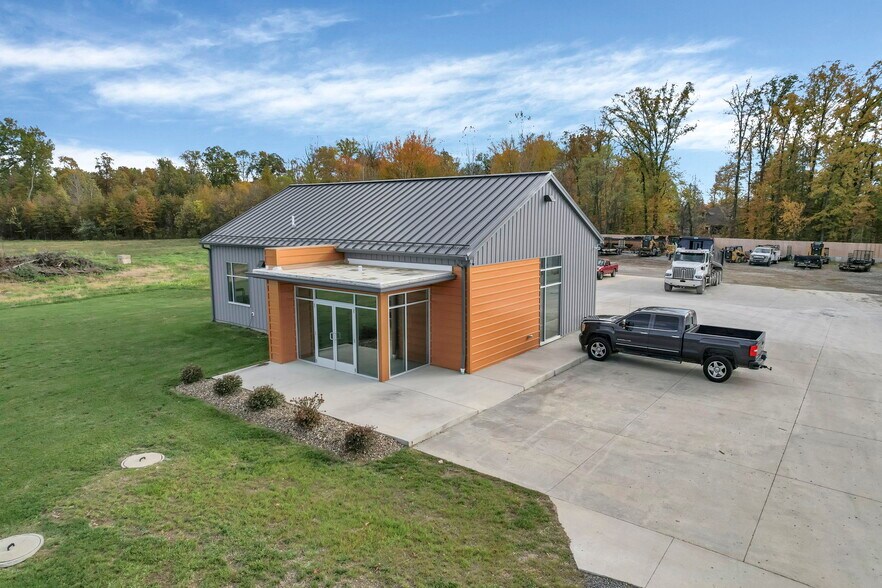 More Photos Of 10095 Tollgate Rd, Pataskala Warehouse For Lease