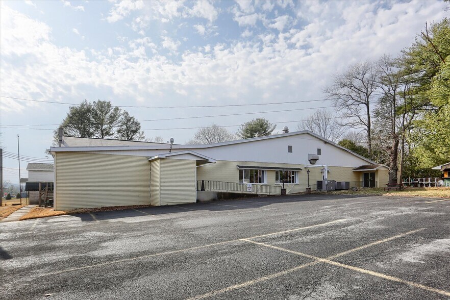 More Photos Of 145 Chamberlaine Ave, Pottsville Restaurant For Sale