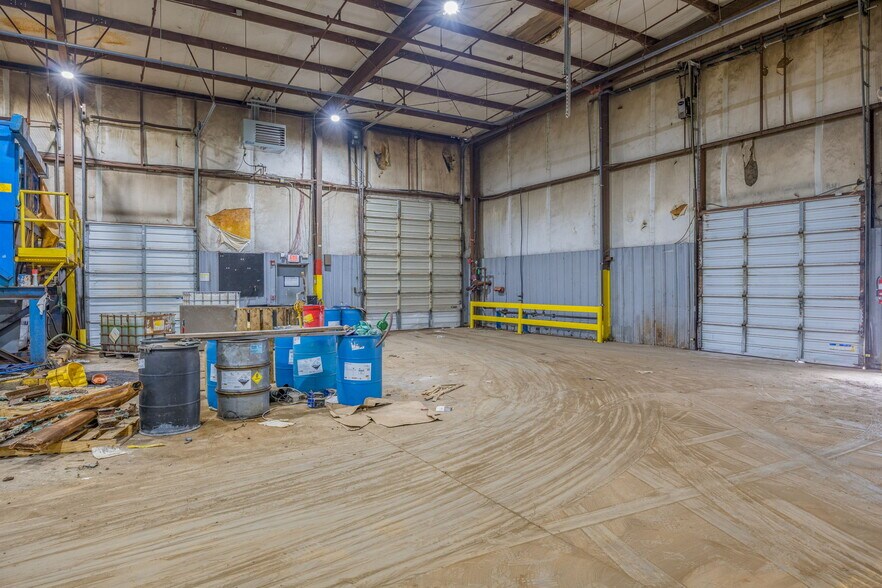 More Photos Of 120 McDougall Ct, Greenville Unknown For Lease