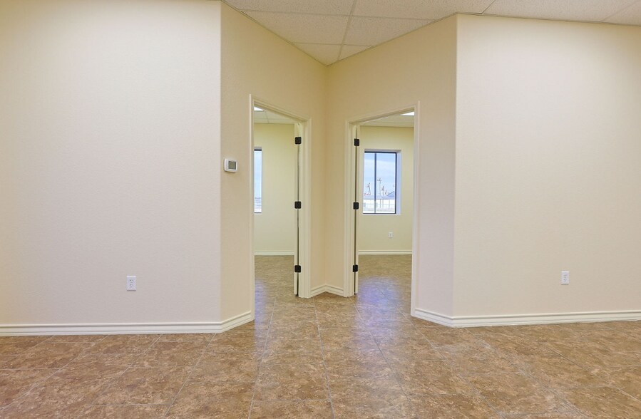 More Photos Of 2914 N County Road 1140, Midland Warehouse For Lease