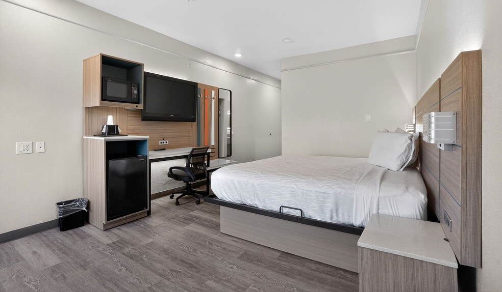 More Photos Of 415 Fm 1960 Rd E, Houston Hotel For Sale