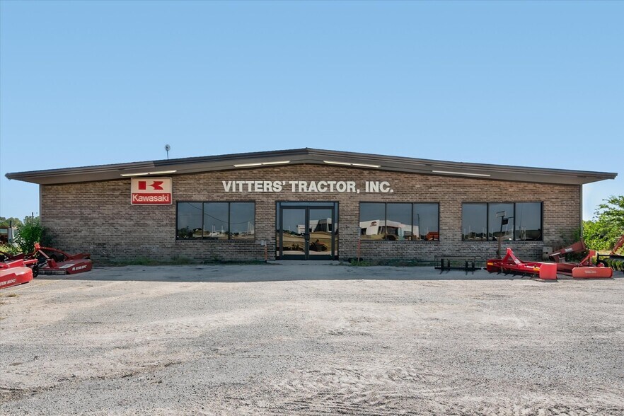 Primary Photo Of 3151 Int 45 E hwy, Corsicana Warehouse For Sale
