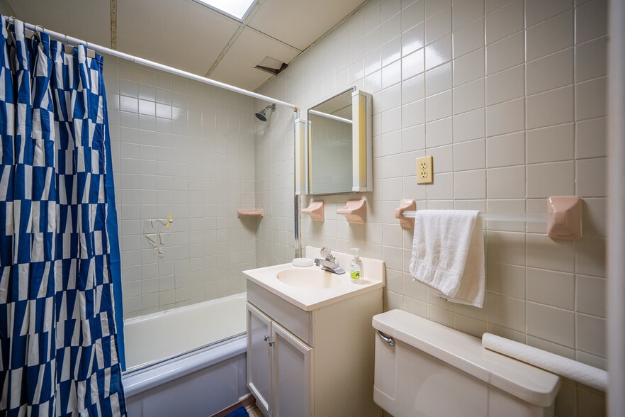 More Photos Of 15500 Van Aken, Shaker Heights Apartments For Sale