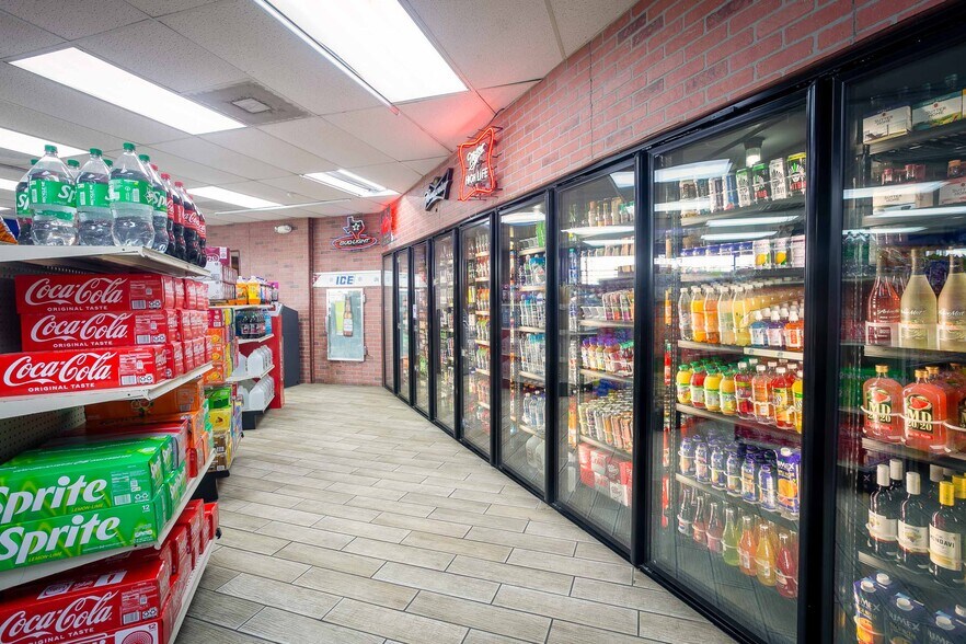 More Photos Of 45 Austin St, Hempstead Service Station For Sale