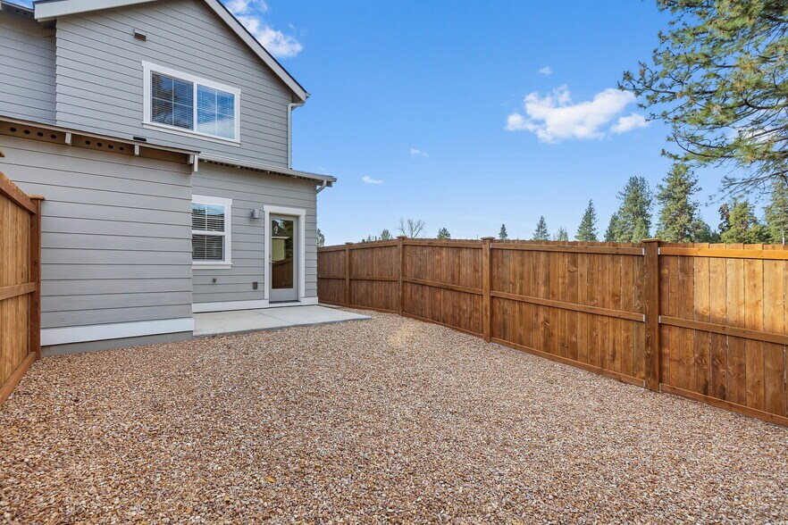 More Photos Of 20255 Hardy Rd, Bend Apartments For Sale