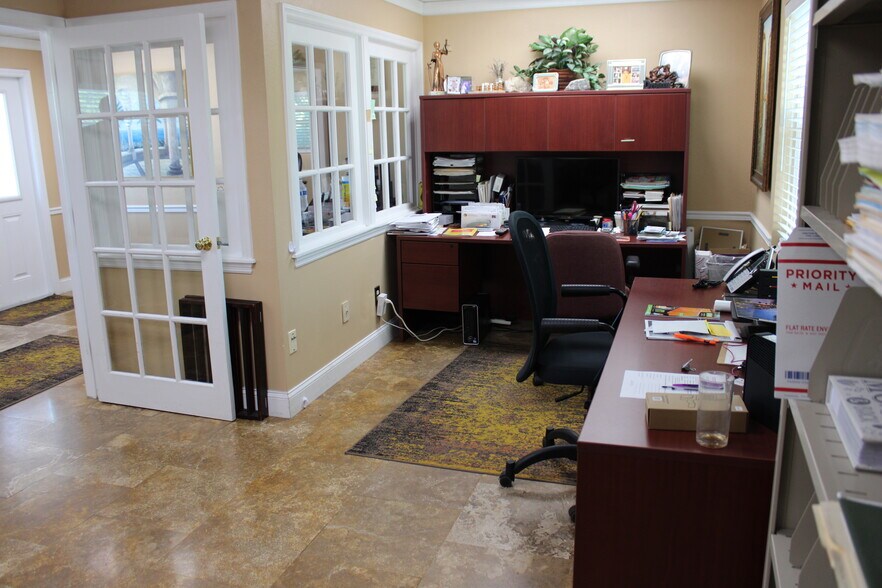 More Photos Of 1505 Lakeview Rd, Clearwater Office For Lease
