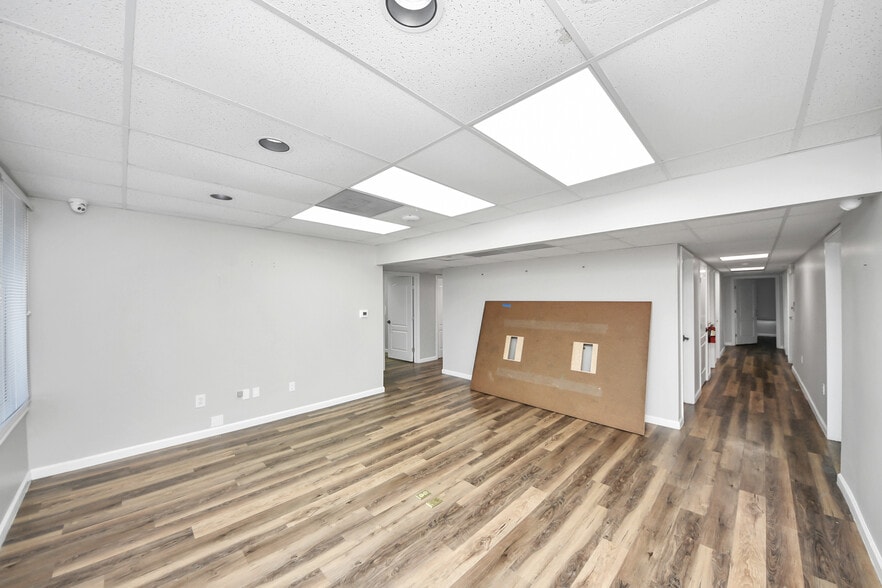 More Photos Of 926 N Wilcrest Dr, Houston Medical For Sale