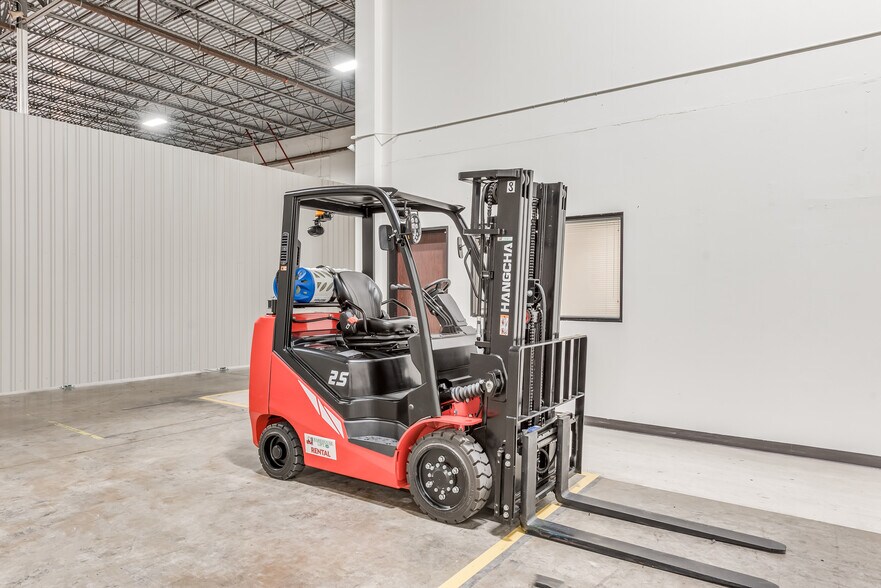 More Photos Of 7250 W 43rd St, Houston Warehouse For Lease