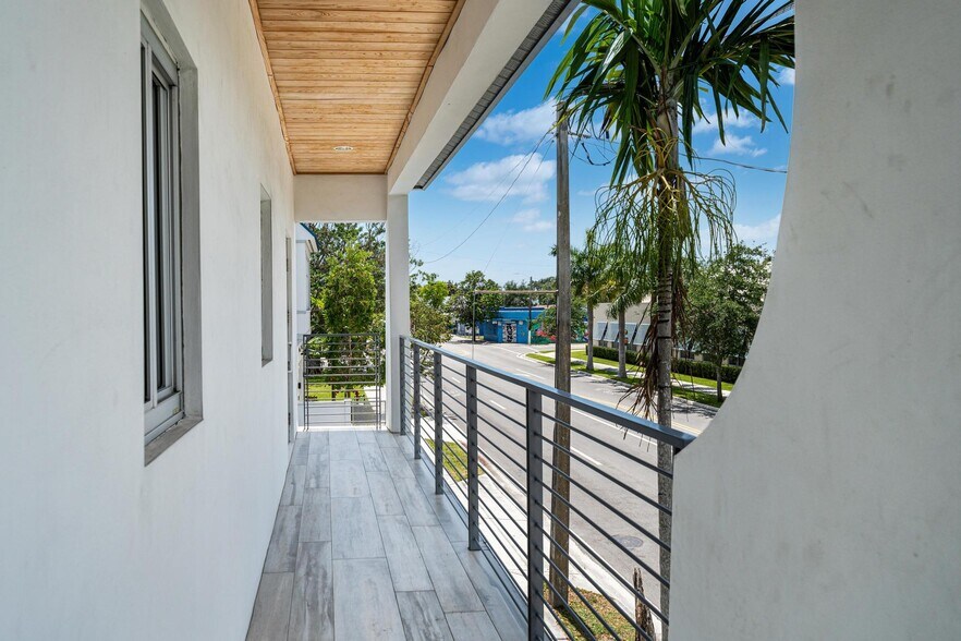 More Photos Of 3305 SW 37th Ave, Miami Office For Sale