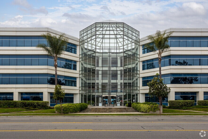 More Photos Of 2780 Skypark Dr, Torrance Medical For Lease