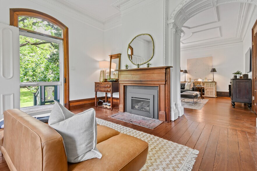 More Photos Of 204 Lawson St, Hot Springs Hotel For Sale