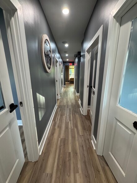 More Photos Of 301-304 Macy Dr, Roswell Medical For Lease