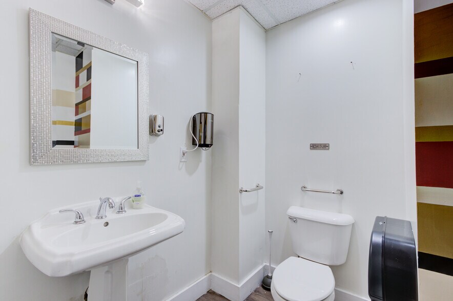 More Photos Of 2520 Rochester Rd, Royal Oak Office For Lease