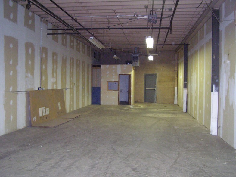 More Photos Of 200-224 S Jefferson St, Orange Warehouse For Lease