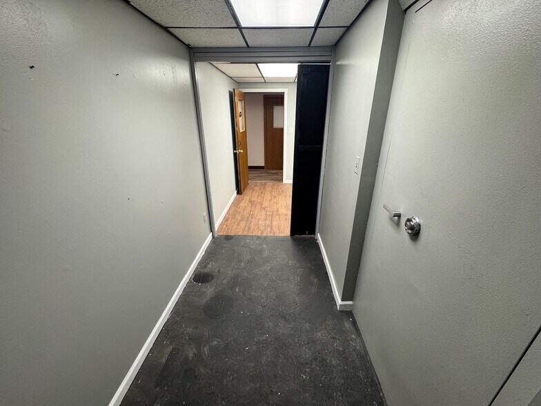 More Photos Of 132 Main St, Southington Bank For Lease