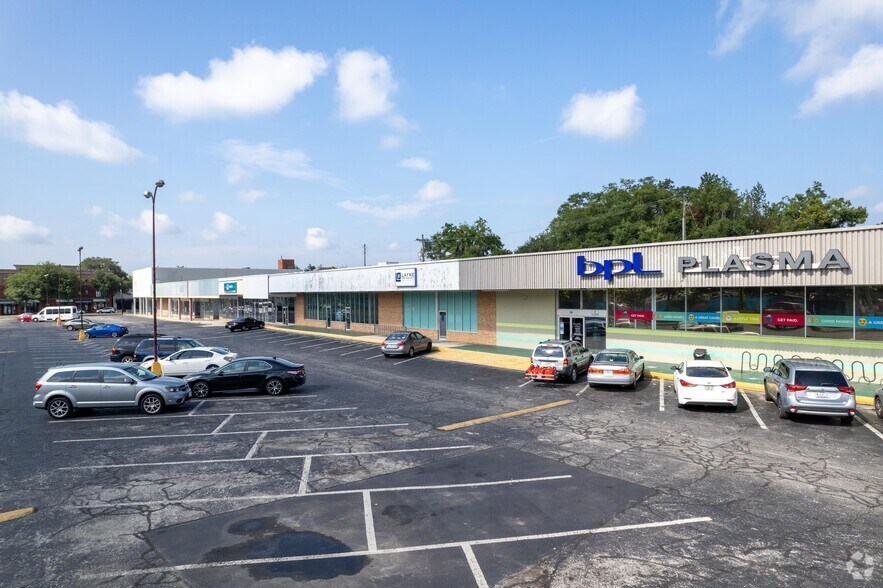 More Photos Of 10 NW 6th St, Gainesville Storefront For Lease