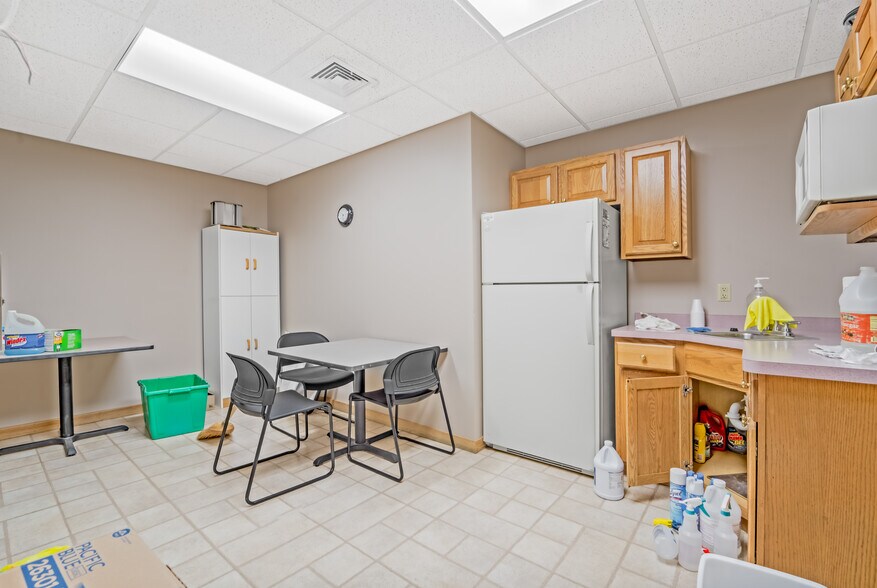 More Photos Of 245 N Peters Ave, Fond Du Lac General Retail For Sale