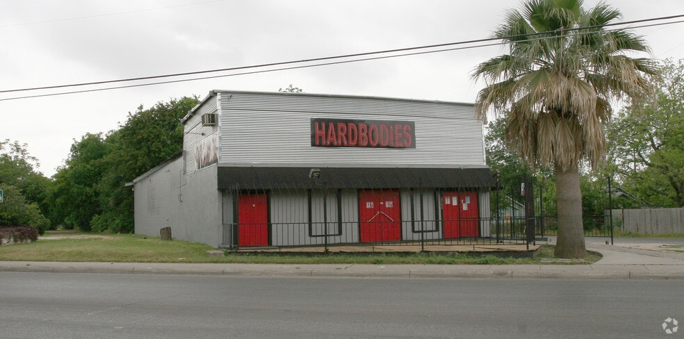 More Photos Of 2726 N Saint Marys St, San Antonio Bar For Lease