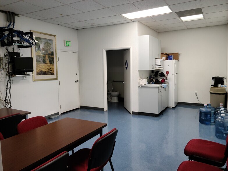 More Photos Of 1426 High St, Delano Storefront Retail Office For Lease