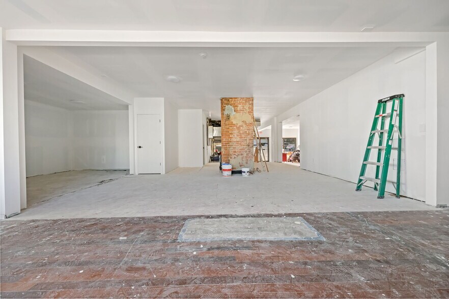 More Photos Of 10 N Water St, Greenwich Storefront Retail Residential For Lease