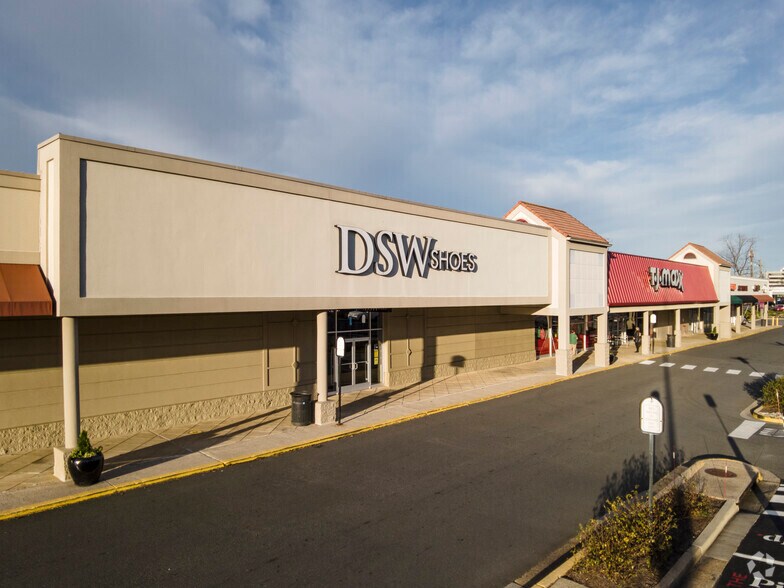 More Photos Of 8365-8397 Leesburg Pike, Vienna Unknown For Lease