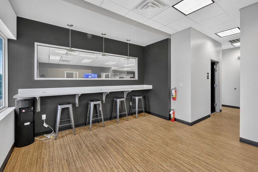 More Photos Of 10601 Pecan Park Blvd, Austin Office For Sale