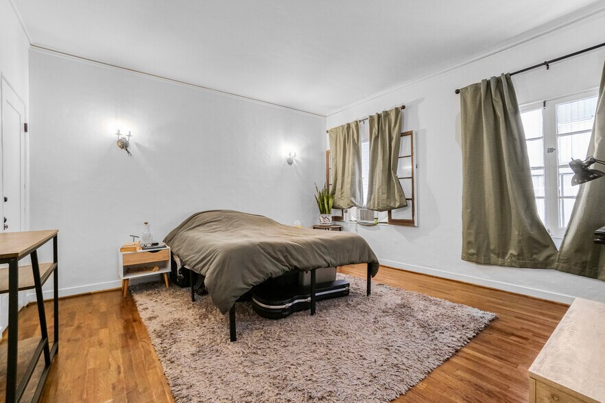 More Photos Of 7063 Lanewood Ave, Los Angeles Apartments For Sale