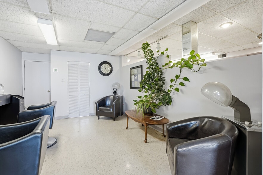 More Photos Of 1645-1655 Hausman Rd, Allentown Storefront Retail Office For Lease
