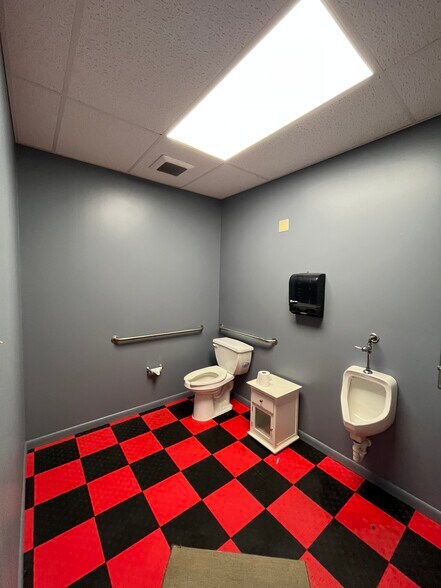 More Photos Of 398-426 Industrial Dr, North Wales Unknown For Lease
