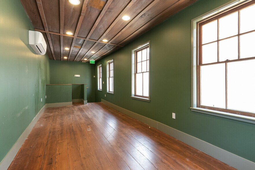 More Photos Of 1600 Prytania St, New Orleans Freestanding For Lease