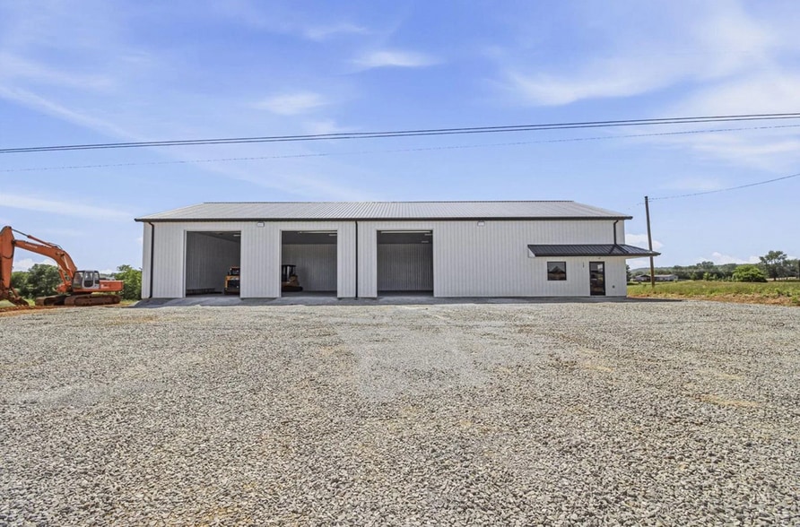 More Photos Of 7565 Happy Valley Rd, Cave City Warehouse For Sale