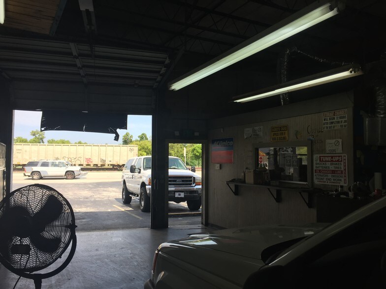 More Photos Of 1901 N Dixie Hwy, Pompano Beach Service For Sale