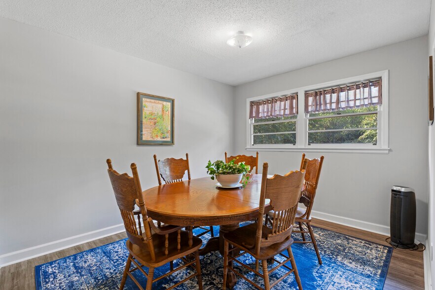 More Photos Of 104 Round Knob Rd, Lexington Office For Sale