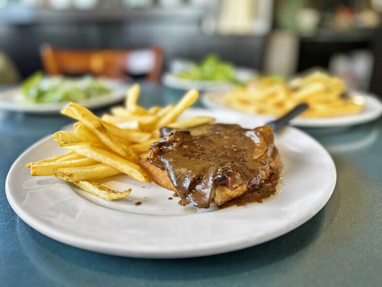 More Photos Of 1916 10th Av, Spruce View Restaurant For Sale