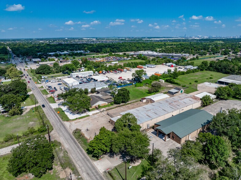 More Photos Of 3615 Almeda Genoa Rd, Houston Warehouse For Lease