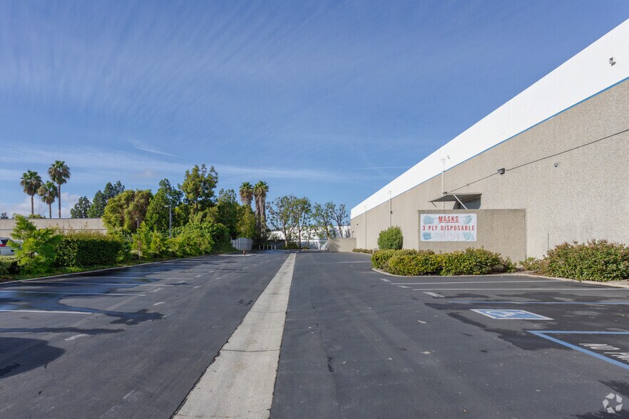 More Photos Of 14811 Myford Rd, Tustin Warehouse For Lease