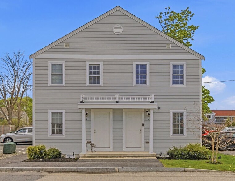 More Photos Of 39 Pearl St, Hyannis Apartments For Sale
