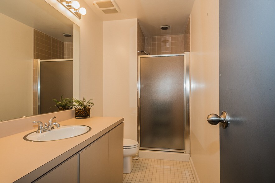 More Photos Of 2170-2176 Wisconsin Ave NW, Washington Office For Sale