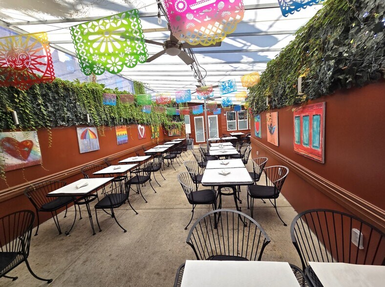 More Photos Of 2914 N Clark St, Chicago Apartments For Lease