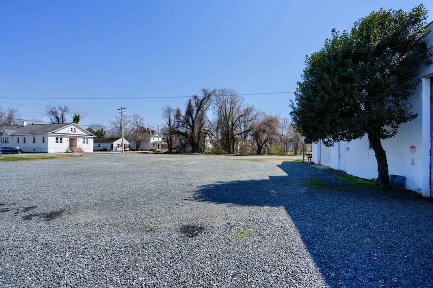 More Photos Of 712 Brown St, Salisbury Auto Repair For Sale
